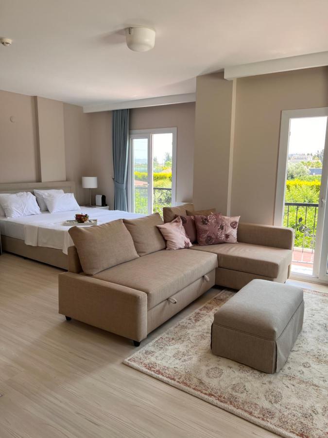 B. Equine Range Hotel Narlidere Exterior photo